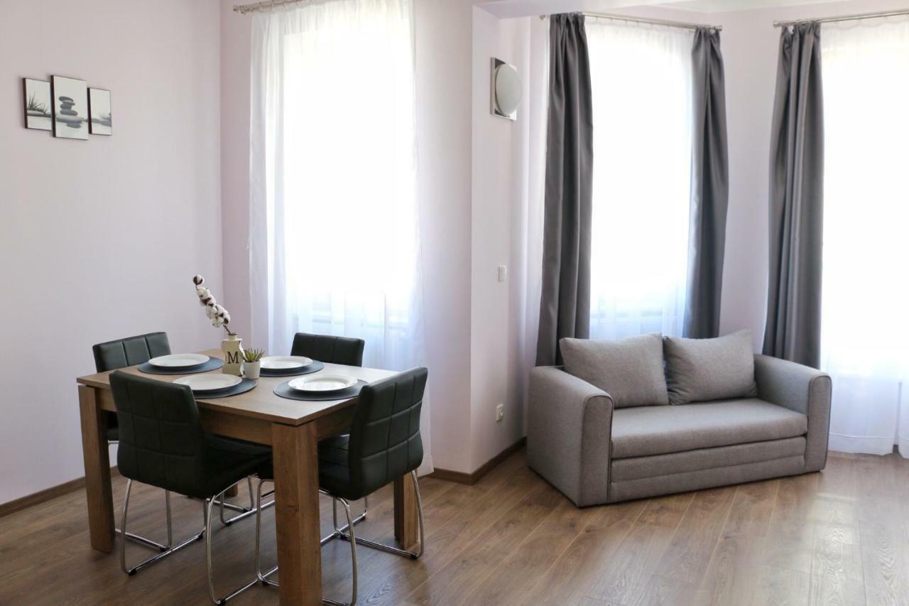 Apartments Moravska 24 كارلوفي فاري المظهر الخارجي الصورة