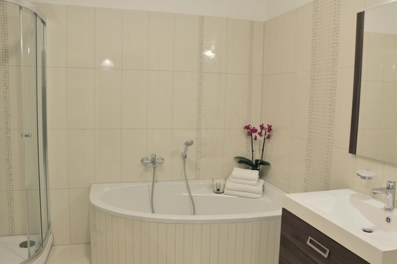 Apartments Moravska 24 كارلوفي فاري المظهر الخارجي الصورة
